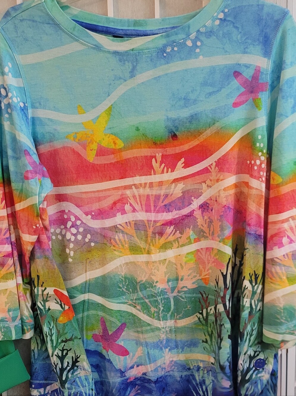 Ali Miles Vibrant Ocean Wave Print Tee In Size PM